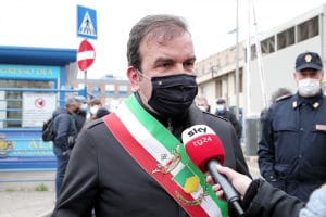 il sindaco Mario Occhiuto durante la manifestazione