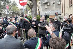 Il sit-in dei sindaci della provincia di Cosenza