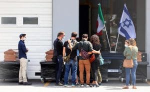 L'arrivo dei feretri, vittime della tragedia