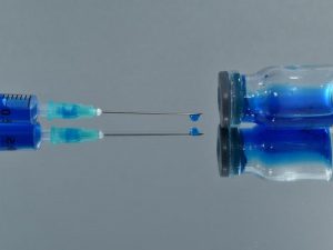 Vaccinazione anti-covid, attiva prenotazione per gli over 40