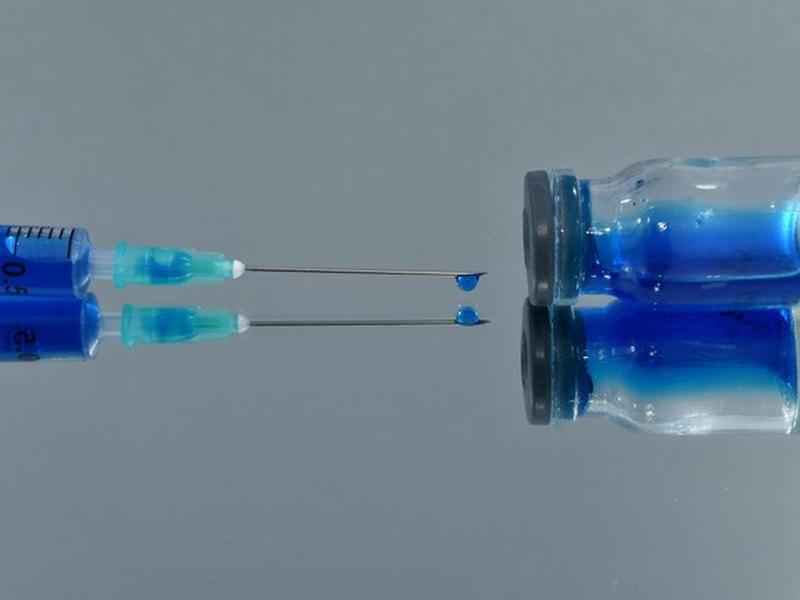 Vaccinazione anti-covid, attiva prenotazione per gli over 40