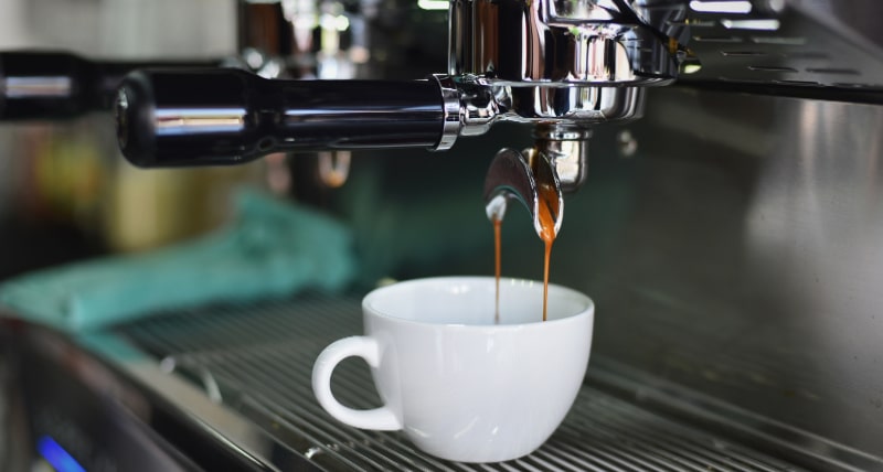 Covid Calabria _ tornano anche il caffè al banco e i ristoranti al chiuso