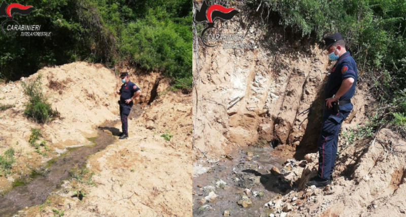 Denunce e sequestri dei Carabinieri Forestali nel Comune di Acri per reflui fognari provenienti da un pozzetto della rete pubblica.