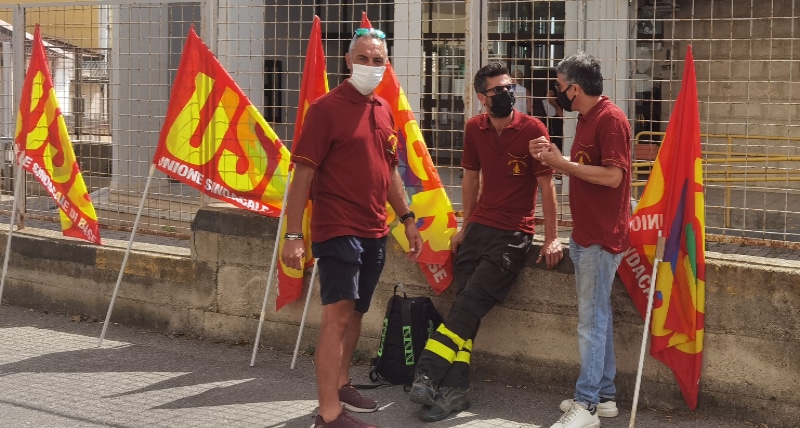 FUOCO USB CALABRIA CONTINUA LA PROTESTA_ OGGI È TOCCCATA UTG DI CROTONE
