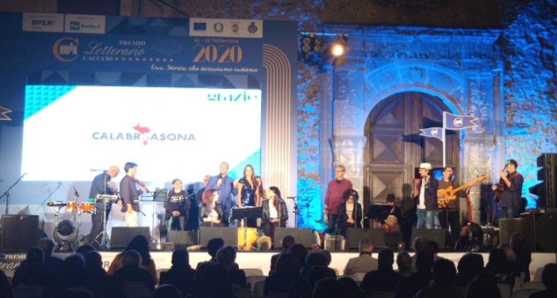La Calabria che suona_ le sorprendenti percussioni dei _Cumededè_