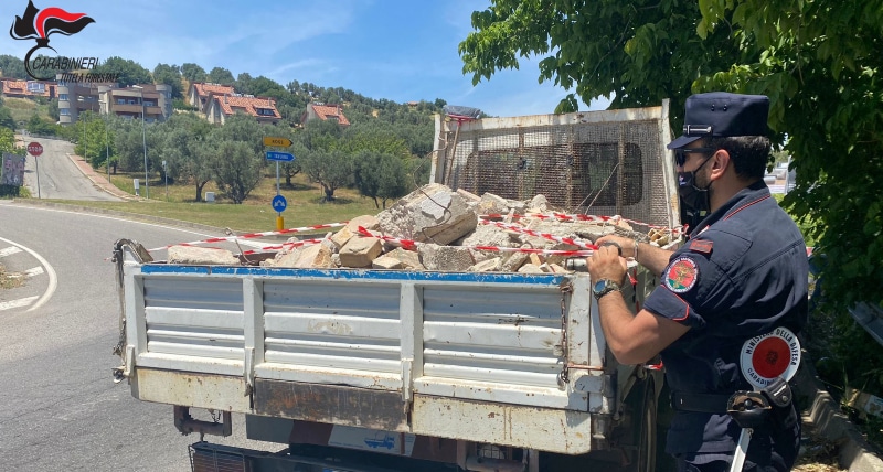 Trasporto rifiuti illegale_ controlli dei Carabinieri Forestale a Montalto Uffugo
