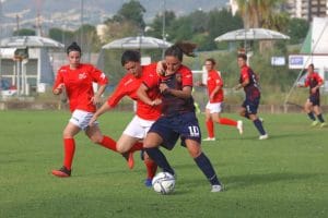 Un momento di gioco tra Coscarello e Cosenza (Ph. LND Calabria - Michele de marco)