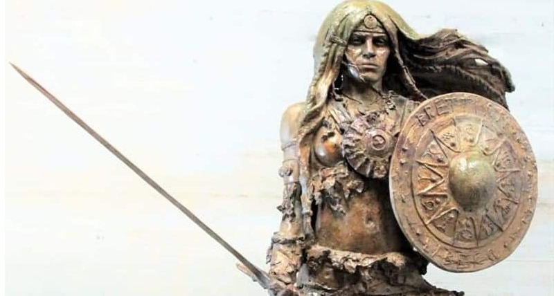 Arriva a Cosenza la statua raffigurante Brettia, la prima donna guerriera