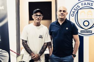 Henry Ruggery a sinistra, fotografo ufficiale di Virgin radio con Fabio D'Antonio responsabile di Oasis Fan Club