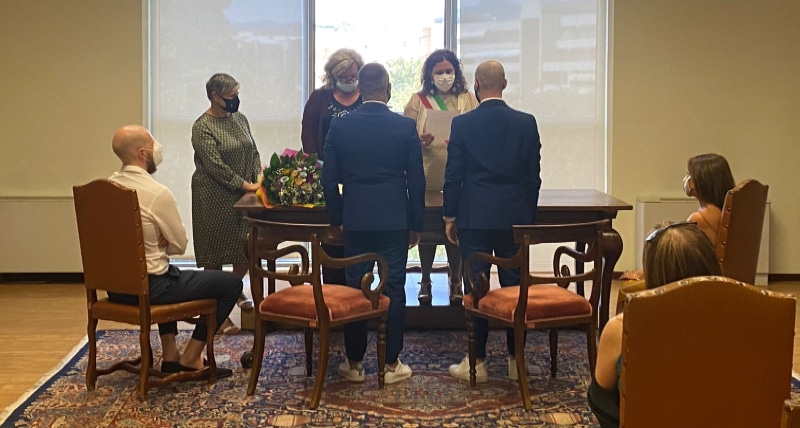 Rende: l'assessore Sorrentino celebra la prima cerimonia civile rainbow