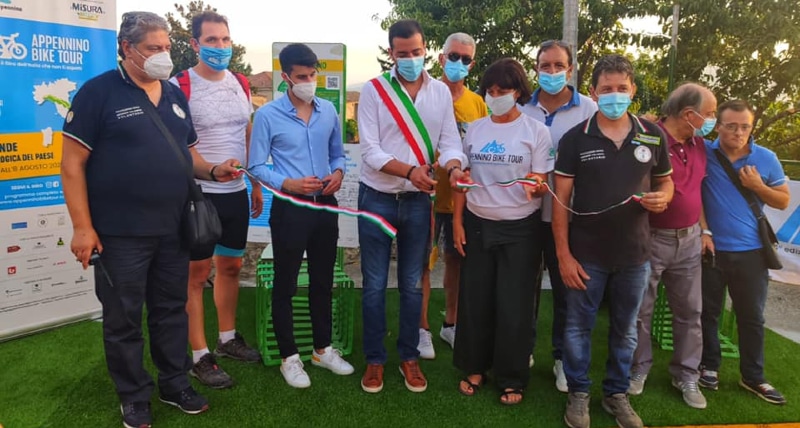 Aprigliano _ inaugurata l'area di sosta con installazione della colonnina elettrica per bici