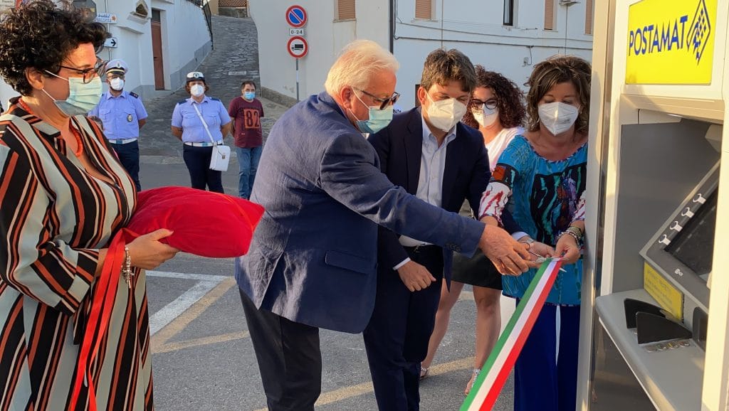 Il taglio del nastro