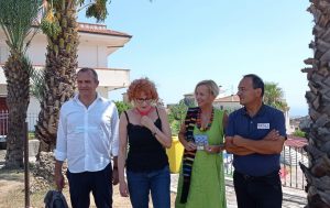 Fiorella Mannoia a Riace insieme a Mimmo Lucano e Luigi de Magistris