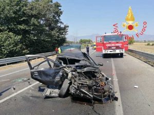 Tragedia sulla SS 106, frontale tra due auto_ tre morti e tre feriti 2