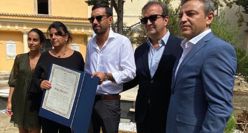 Cosenza, cittadinanza onoraria a Gigi Marulla. Caruso_ _Indimenticabile campione_