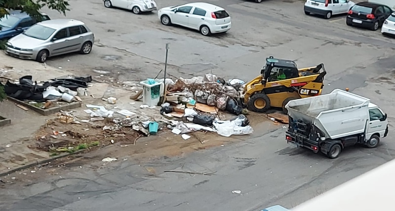 Cosenza, prosegue senza sosta lo smaltimento dei rifiuti su via popilia