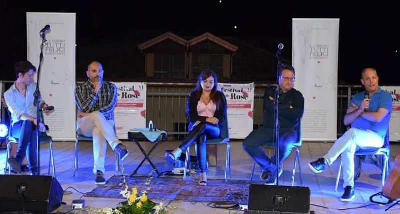 Grande successo per la presentazione del libro di Marcello Romanelli “ E vissero tutti felici e distanti” all’interno della manifestazione “ il festival della Rose”.