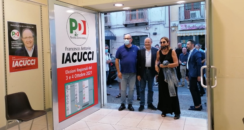 Inaugurato ad Amantea il Punto d'incontro del candidato alla Regione Iacucci