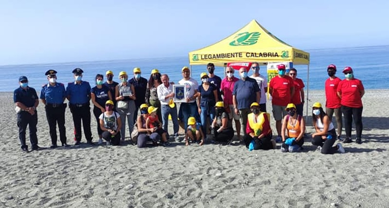 Lungomare di Paola, prima giornata dell'edizione 2021 di _Puliamo il Mondo_