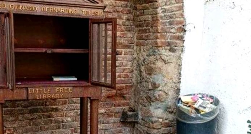A Cosenza svuotata la _Free Library_ del Liceo 'Telesio' con i libri gettati nella spazzatura