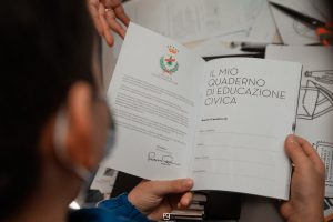 San Giovanni in Fiore, consegnati ai bambini delle elementari il quaderno di educazione civica 6