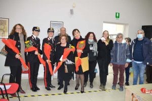 Cariati, rose bianche alla panchina rossa in memoria di Battistina