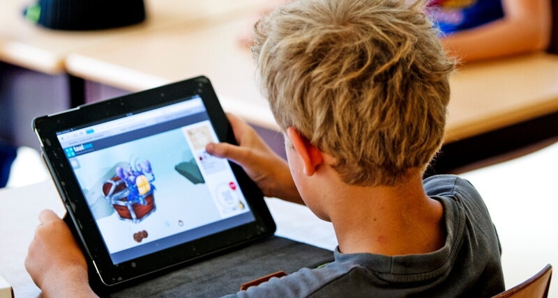 Digitalizzazione nelle scuole - Calabria (foto LaPresse)