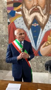 Il sindaco Franz Caruso