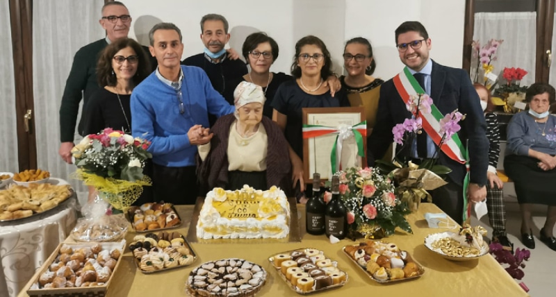 Saracena, nonna Peppina Salvati compie 100 anni_ l'omaggio del sindaco Russo