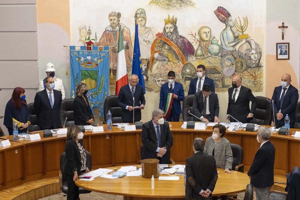 il momento del giuramento del Sindaco Franz Caruso