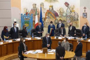 il momento del giuramento del Sindaco Franz Caruso