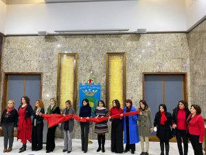 Comune di Cosenza un nastro rosso contro la violenza sulle donne