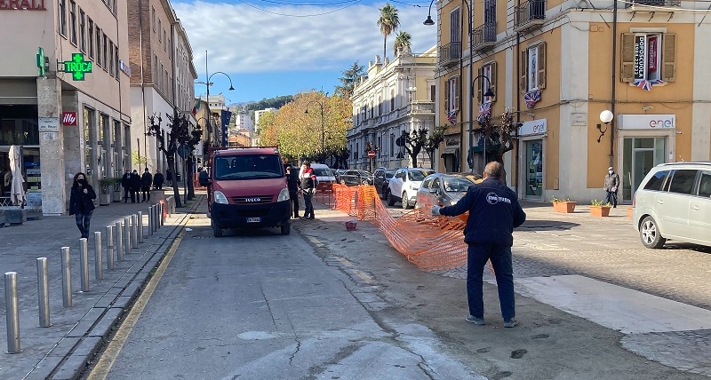 Cosenza, per il periodo natalizio riaperto al traffico tratto di Corso Umberto