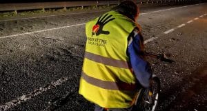Distribuite fino ad oggi 60 pettorine catarifrangenti per difendere la vita sulla SS106