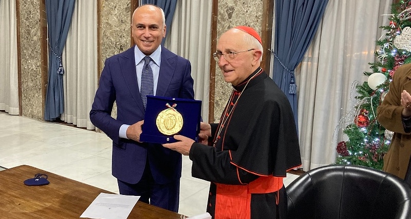 Il Cardinale Filoni, Gran maestro dell'Ordine Equestre del Santo Sepolcro di Gerusalemme in visita istituzionale a Palazzo dei Bruzi, ricevuto dal Sindaco di Cosenza Franz Caruso