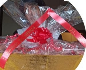 MANDATORICCIO Gli alunni realizzano lavoretti e pensierini per anziani case riposo (2)