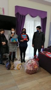 MANDATORICCIO Gli alunni realizzano lavoretti e pensierini per anziani case riposo (4)