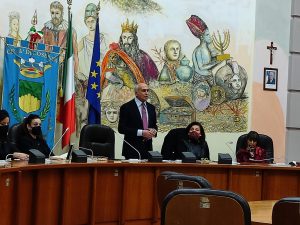 il Sindaco Caruso durante i lavori della Conferenza