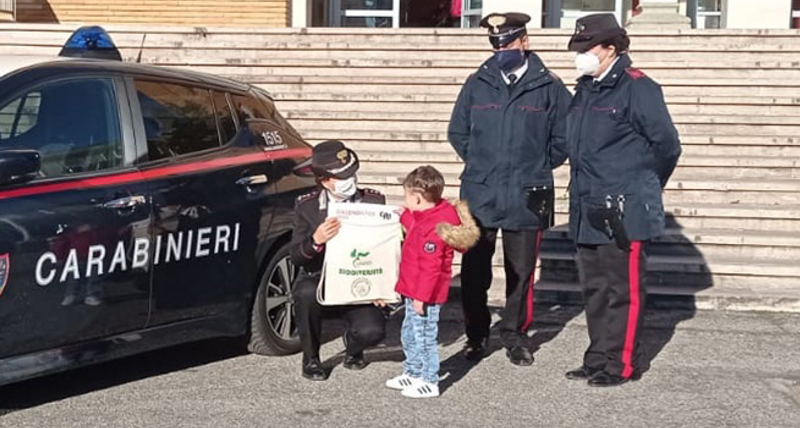 La Befana arriva all'Annunziata di Cosenza grazie ai doni dei Carabinieri Forestale
