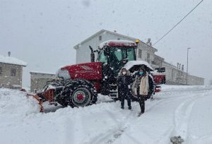 Neve a S.Giovanni in Fiore, scuole chiuse anche domani e sindaco in prima linea nello sgombero stradale 2