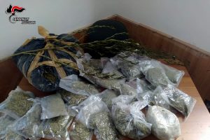 SAN GIOVANNI DI GERACE RINVENUTI QUASI 8 KG. DI MARIJUANA E UNA DOPPIETTA CON MATRICOLA ABRASA (2)