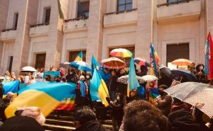 Anche la città di Cosenza ripudia la guerra in piazza per l'Ucraina 1