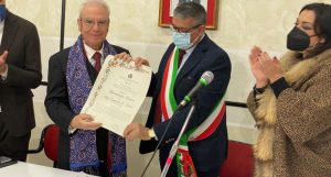 Cassano, consegnata la benemerenza civica al professore Leonardo Alario