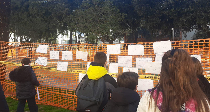 Cosenza, bambini delle scuole protestano contro riapertura del tratto di via Roma