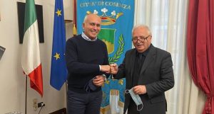 Il Sindaco di Cosenza Franz Caruso incontra il primo cittadino di Casali del Manco nell'ottica di un rafforzamento dei servizi comuni e condivisi