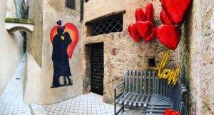 Laino Borgo, il vicoletto del sentimento diventa spazio per riflettere sull'amore