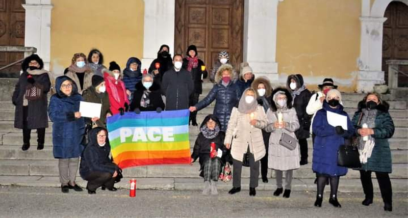 San Basile (CS), cittadini comunità arbereshe in piazza per la pace in Ucraina