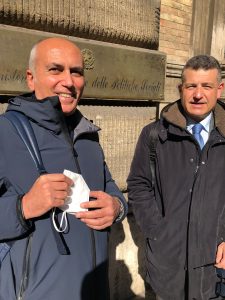 il Sindaco Franz Caruso e il Presidente del Consiglio comunale Mazzuca davanti alla sede del Ministero del Lavoro - 2