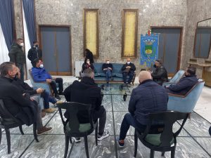 incontro del Sindaco Franz Caruso con gli ambulanti