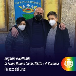 Prima unione civile a Cosenza, il sindaco Franz Caruso con Eugenia e Raffaella